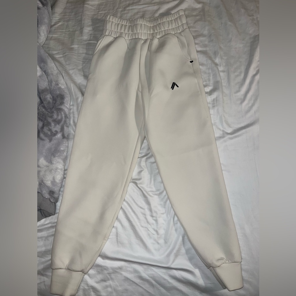 Alphalete High waisted Joggers